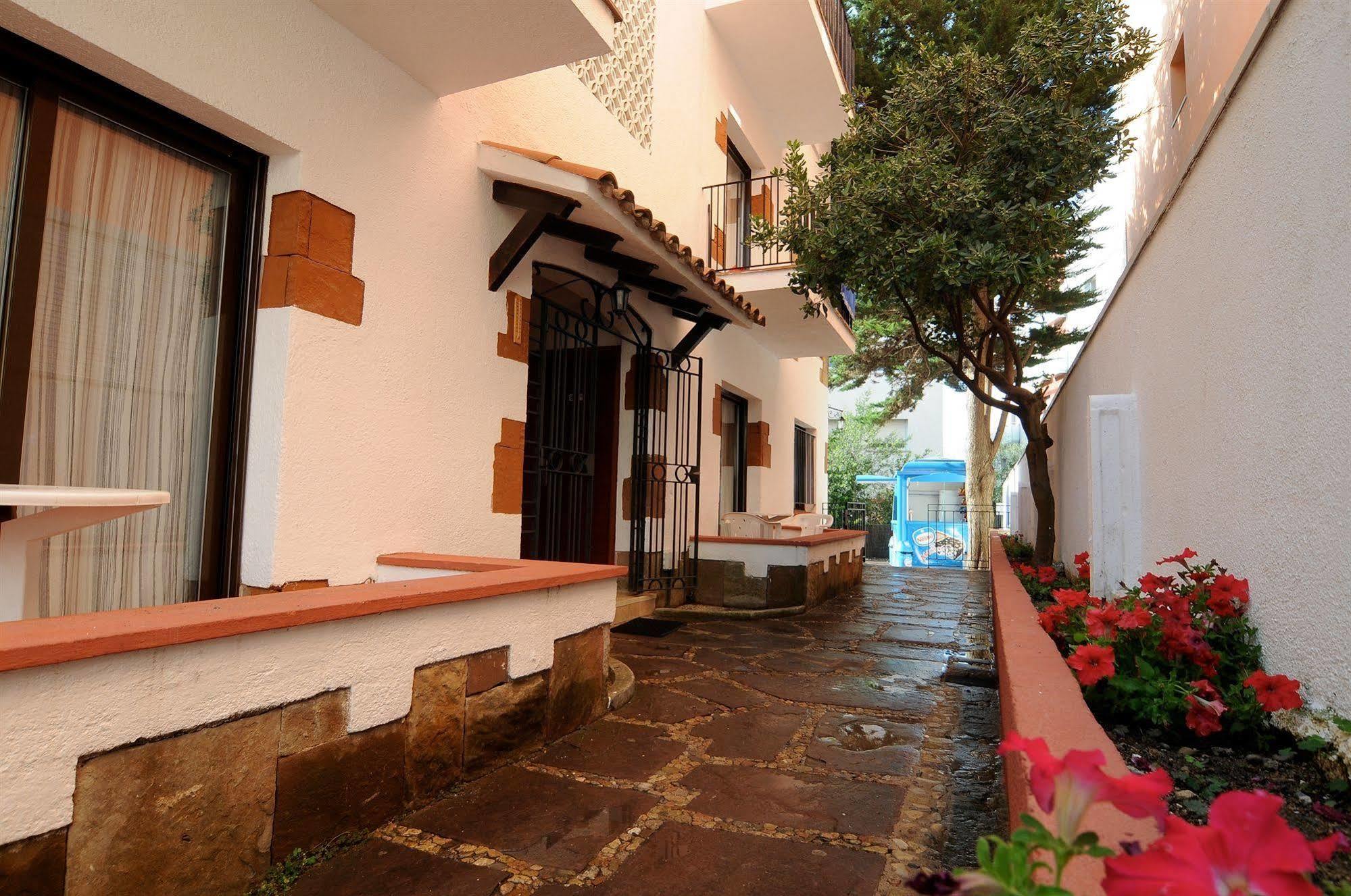 Apartamentos Ar Caribe Льорет-де-Мар Экстерьер фото